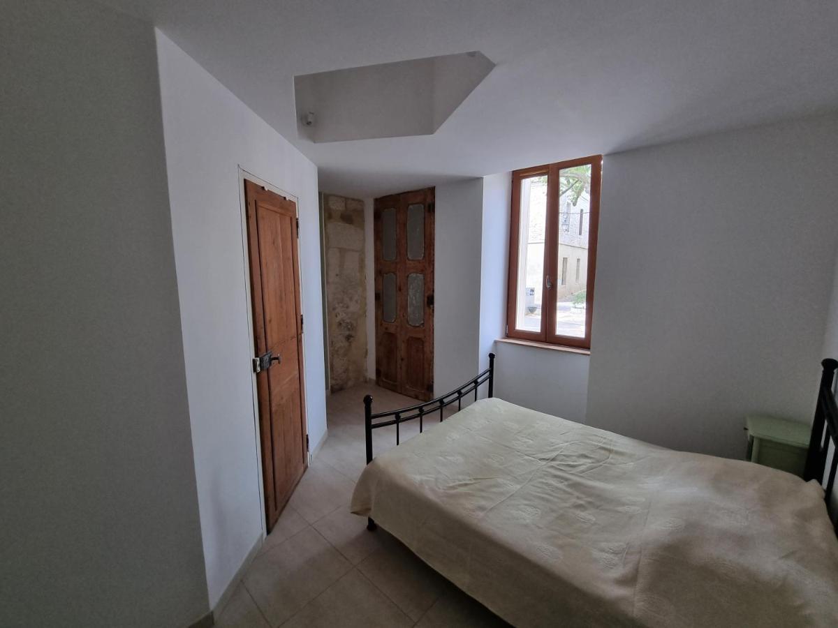 Dans Maison De Maitre, Appartement Independant. Montfrin Exterior photo