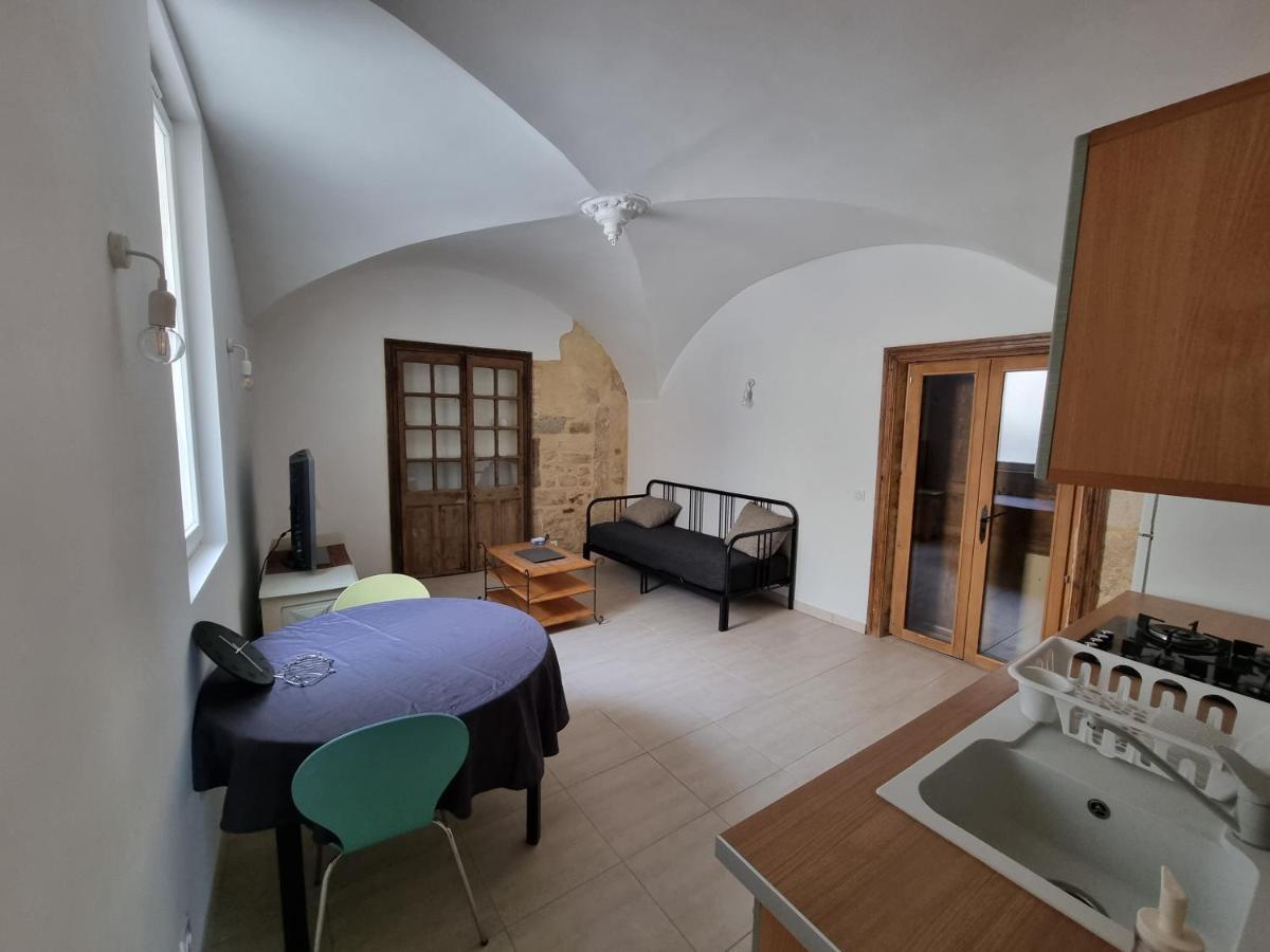 Dans Maison De Maitre, Appartement Independant. Montfrin Exterior photo