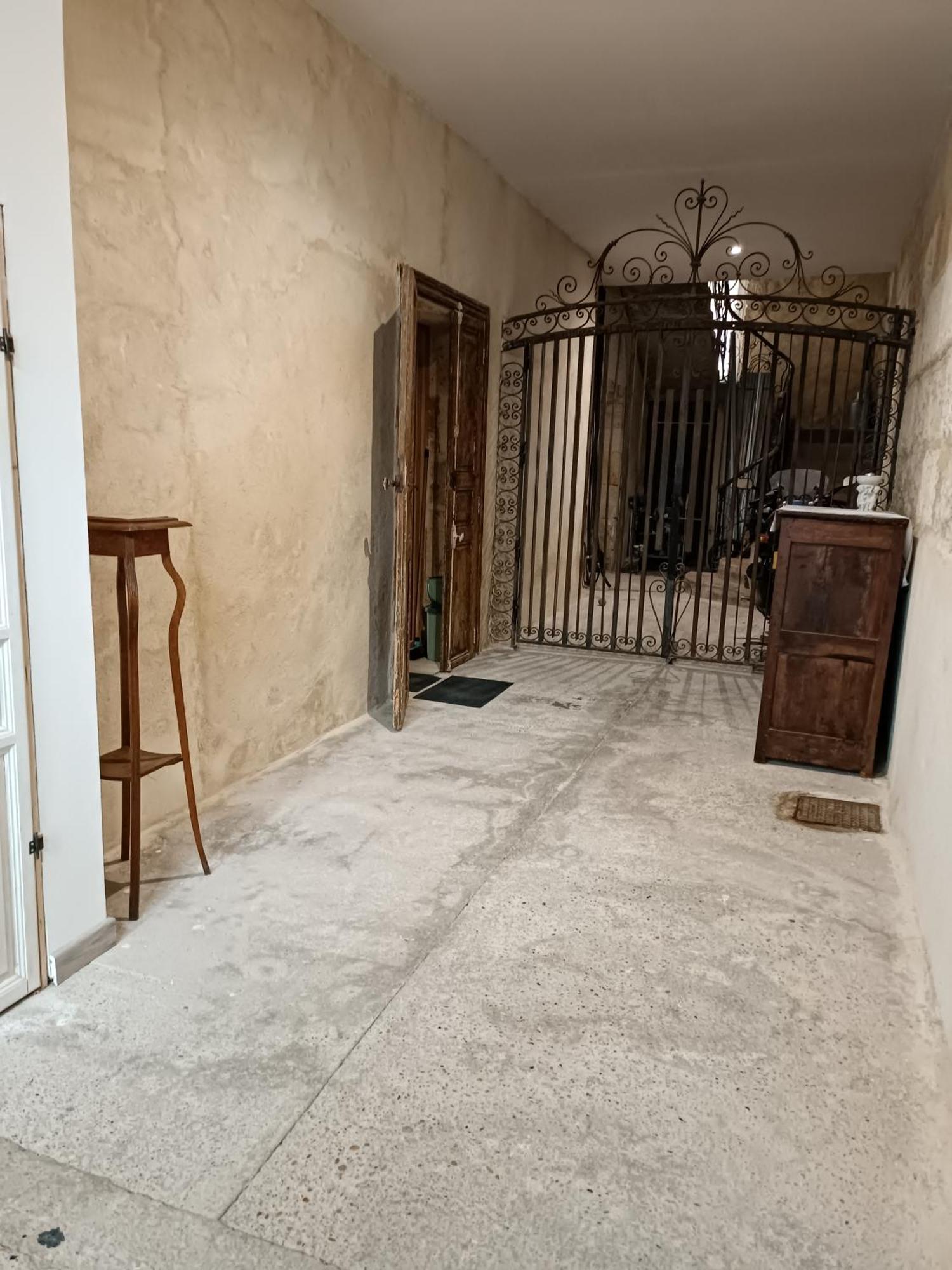 Dans Maison De Maitre, Appartement Independant. Montfrin Exterior photo