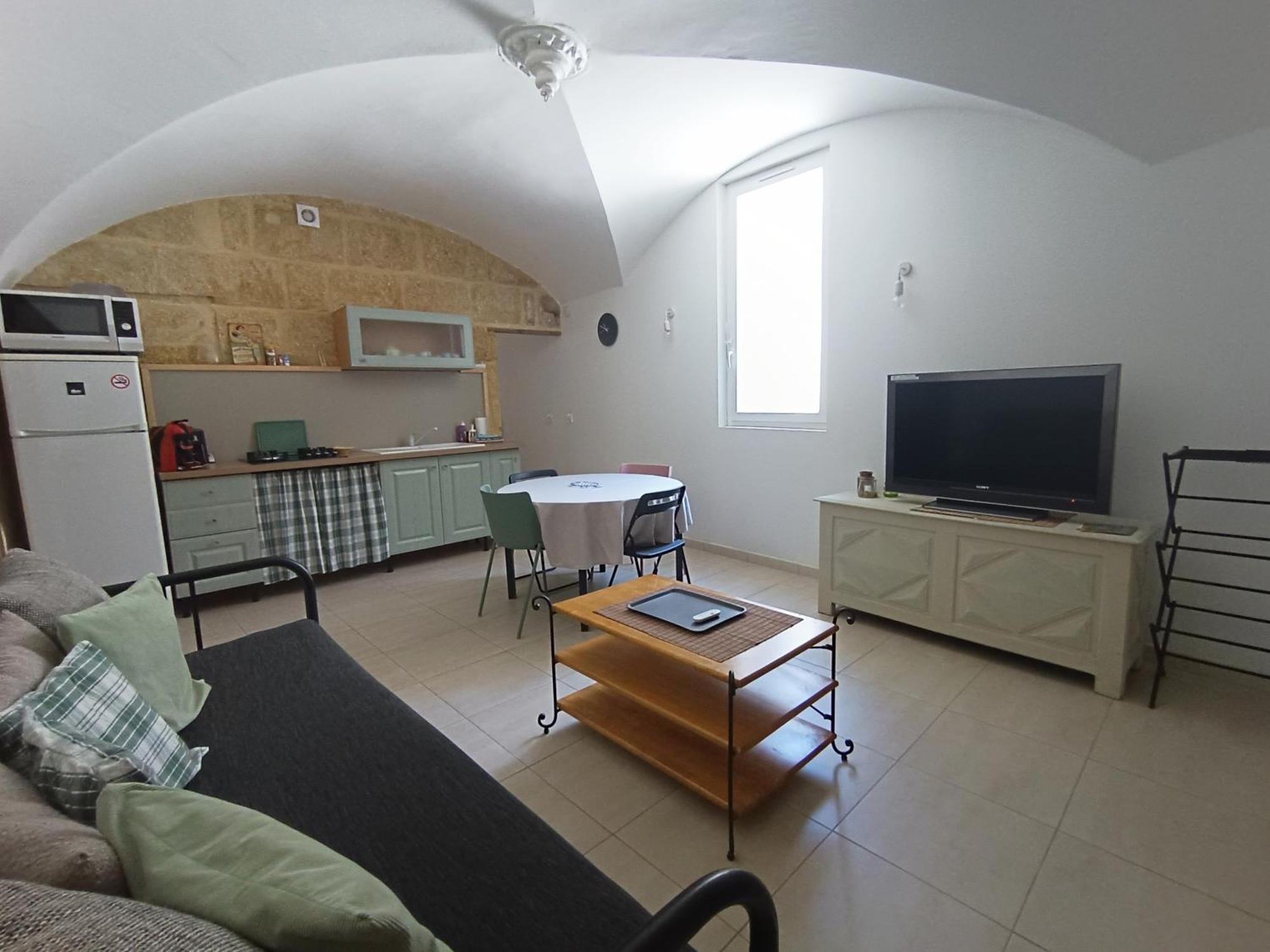 Dans Maison De Maitre, Appartement Independant. Montfrin Exterior photo